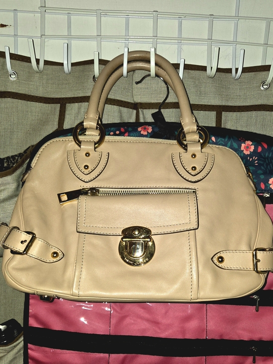 Marc Jacobs Handbags - Marc Jacobs Neutral Beige Leather Satchel Handbag with Gold Hardware